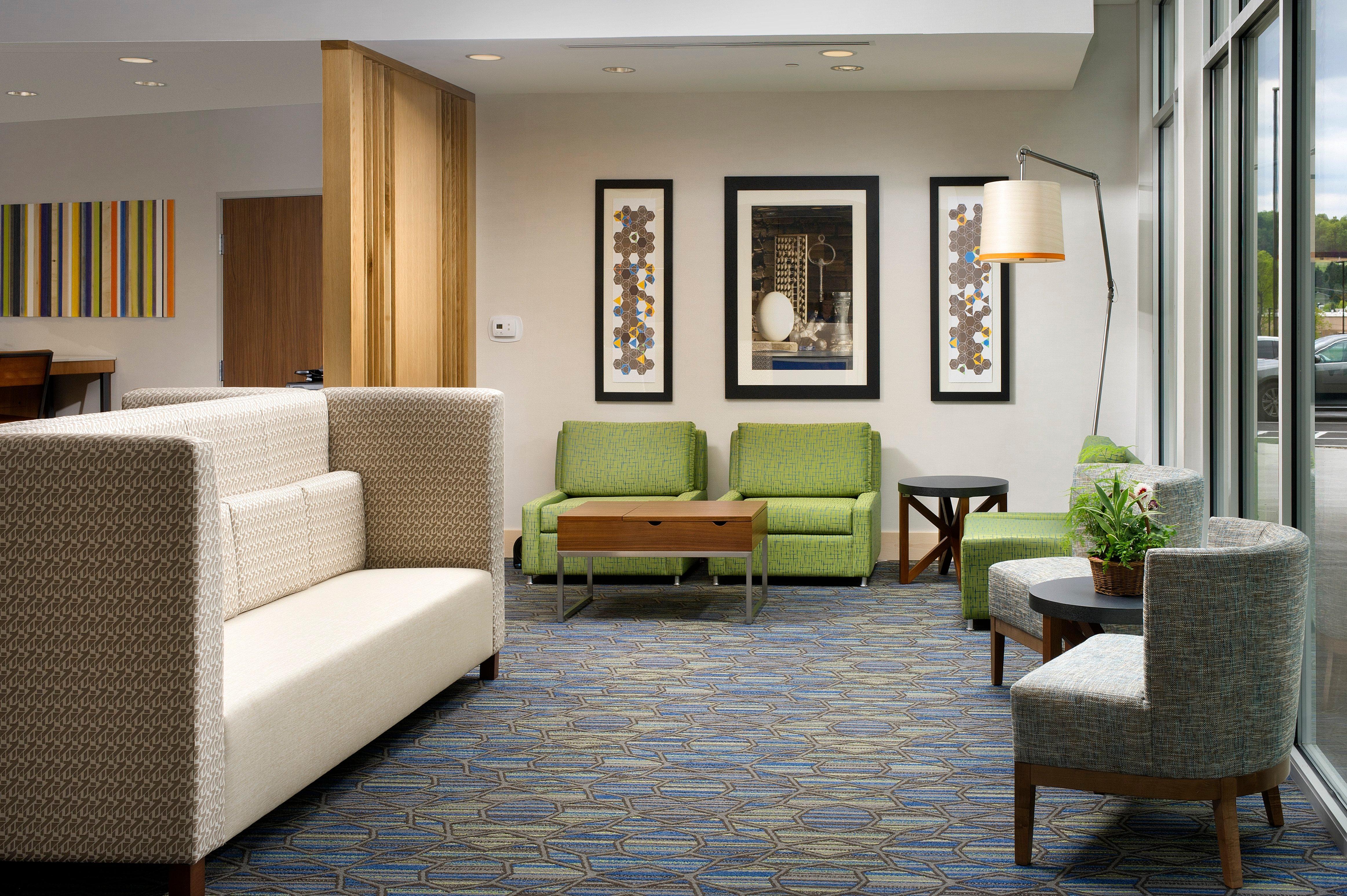 Holiday Inn Express & Suites By Ihg Altoona By Ihg Екстер'єр фото