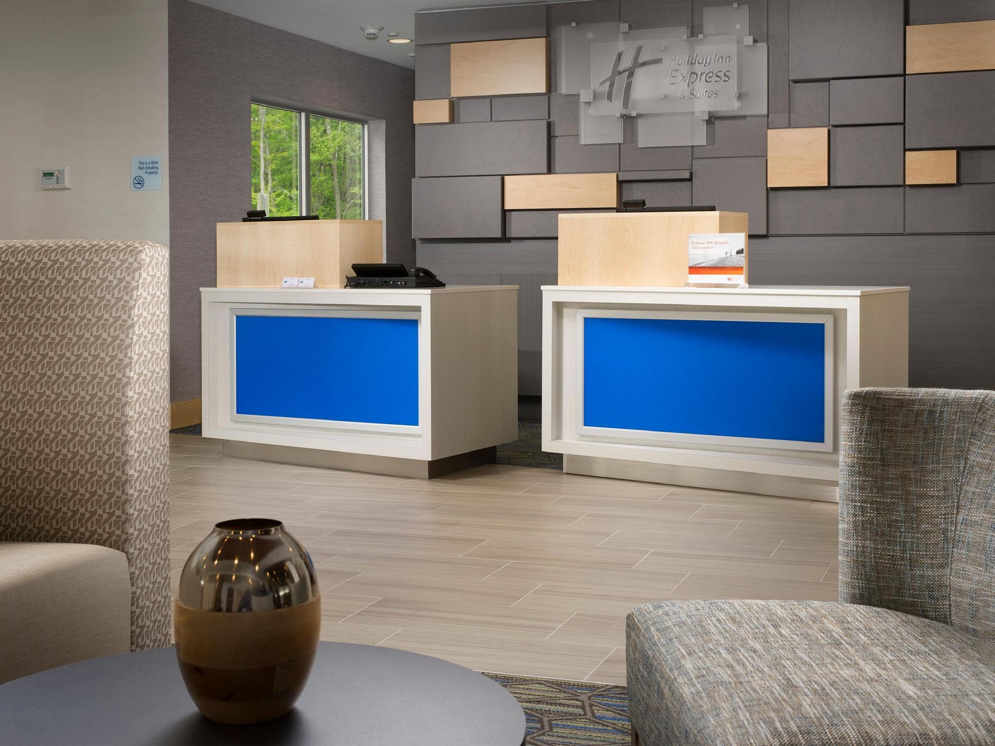 Holiday Inn Express & Suites By Ihg Altoona By Ihg Екстер'єр фото