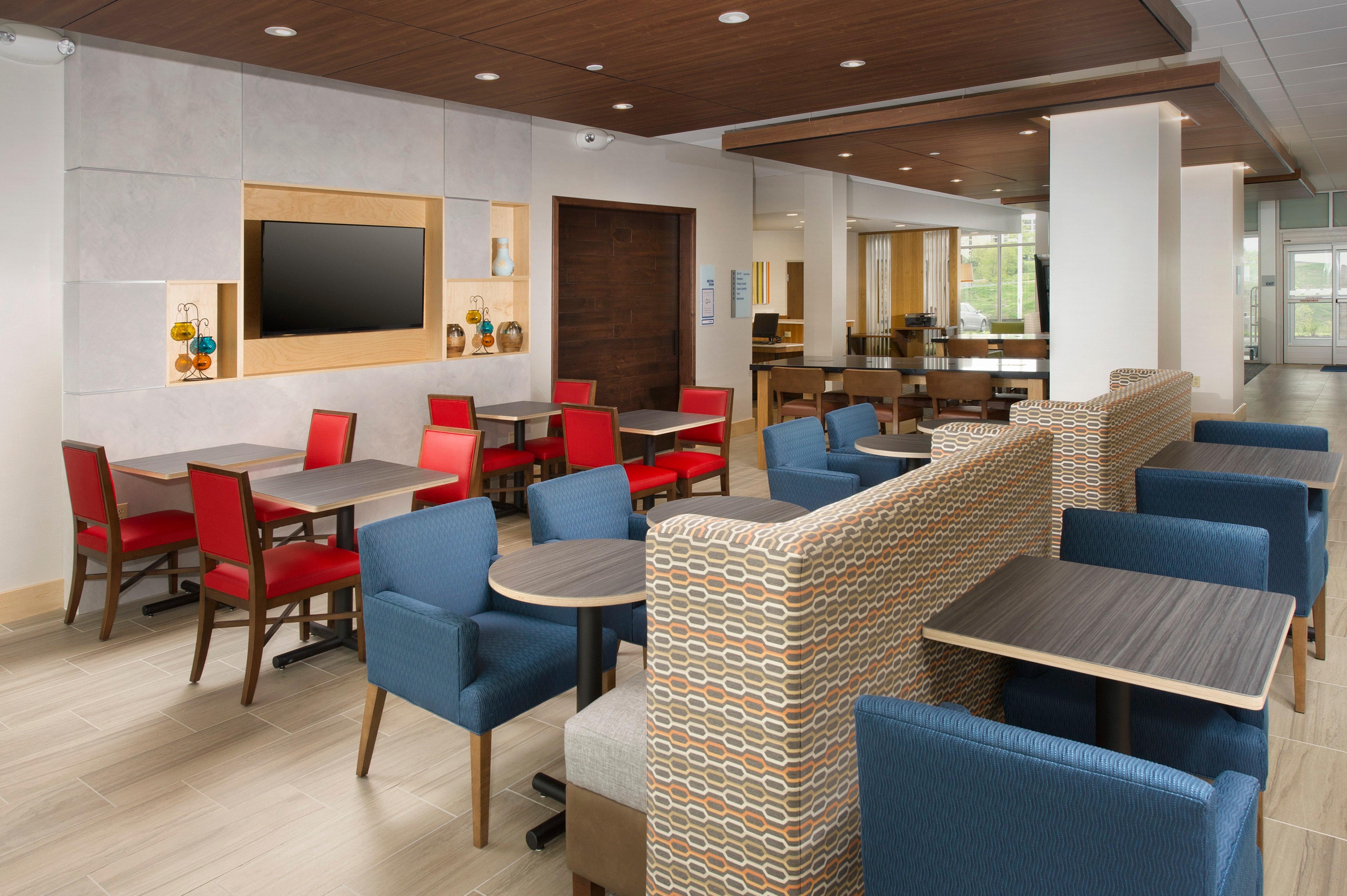 Holiday Inn Express & Suites By Ihg Altoona By Ihg Екстер'єр фото